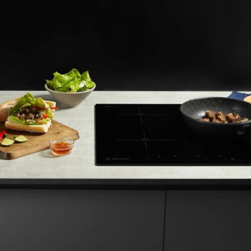 Mặt kính bếp từ ba vùng nấu Malloca MH-5903 I